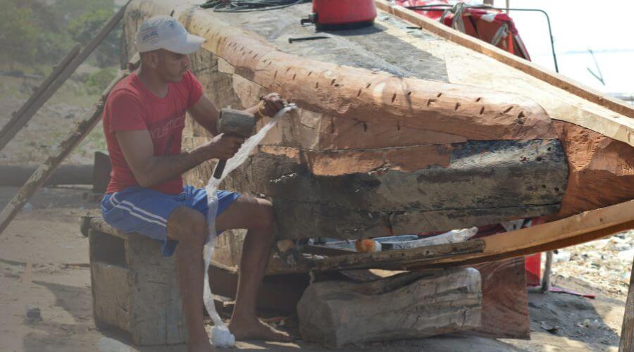 Why choose water damage restoration service for emergency flood repair in New Yorke